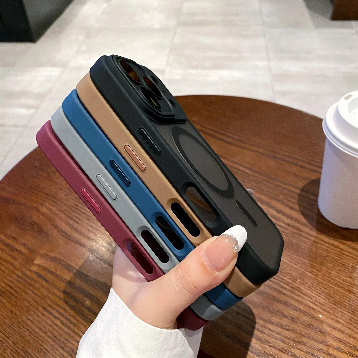 Carcasa Magnética Mate para iPhone 17 | Compatible con Magsafe - Image 7