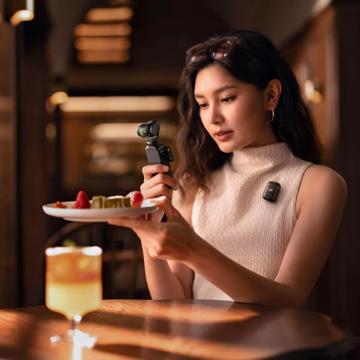 DJI Osmo Pocket 3 Creator Combo: Cámara de Vlogging 4K/120FPS, Sensor CMOS 1", Estabilizador de 3 Ejes y Micrófono Incluido (falta multilocations) - Image 9