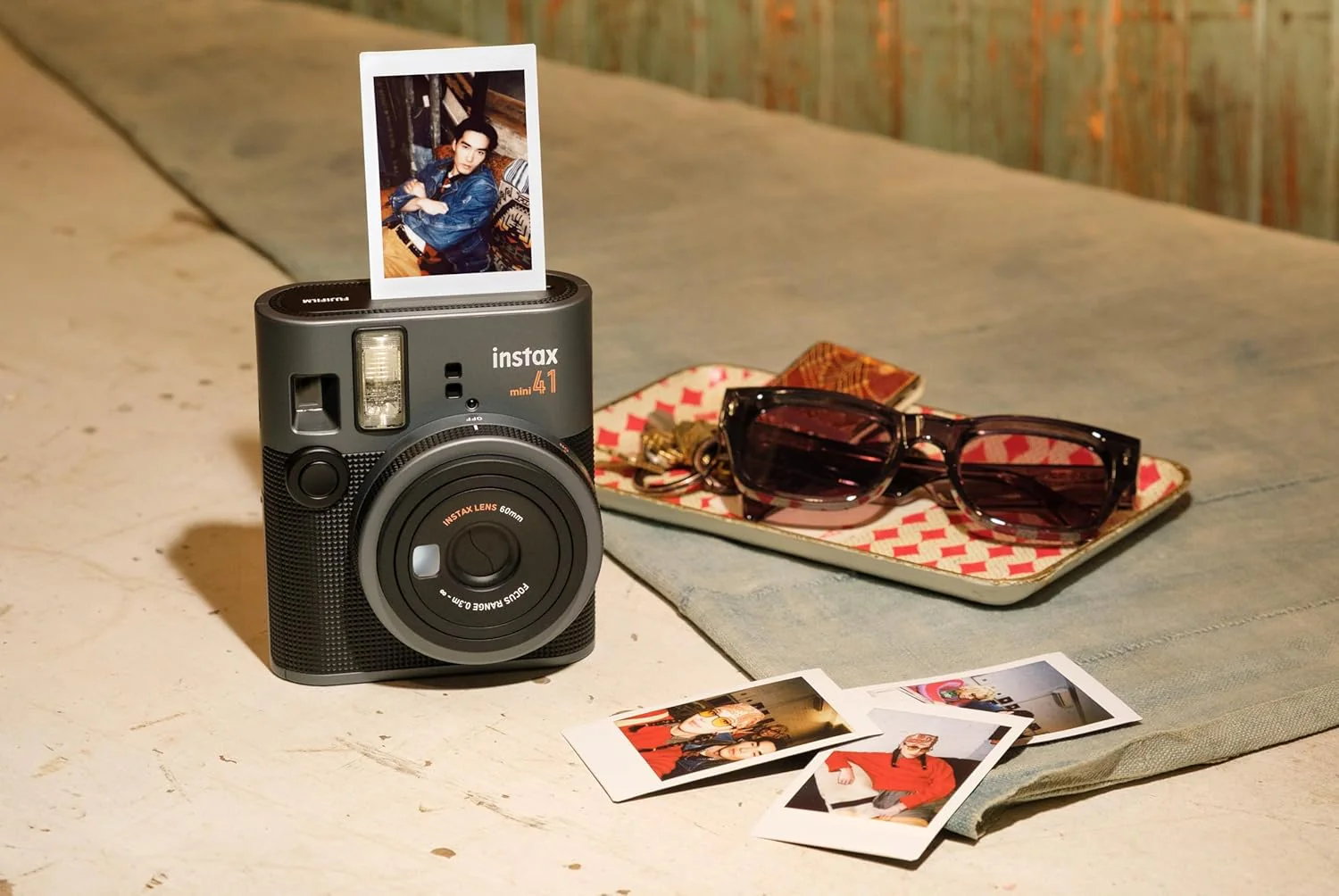 Cámara Instantánea Fujifilm Instax Mini 41 – Diseño Retro Texturizado con Corrección de Paralaje y Exposición Automática - Image 8